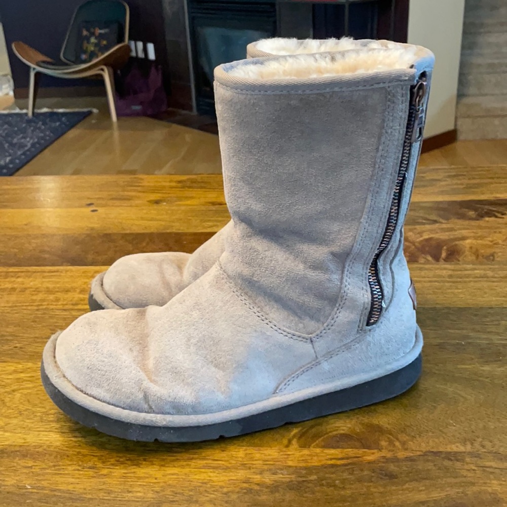 UGG tan suede zipper boots shearling lined 7
